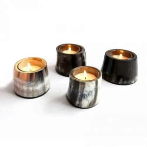 Soporte de vela de cuerno de búfalo de excelente diseño con soporte de latón y borde, pieza de alta calidad de diseñador por Crescent Crafts - Product Image 1