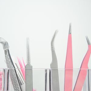 2025 pinzas para pestañas con logotipo personalizado OEM fabricante paquistaní pinzas para pestañas con revestimiento de Color personalizado pinzas de acabado duradero venta - Product Image 1
