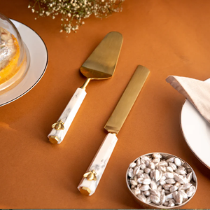 Premium Vintage Cake Server Set Juego de grabado de pastel de bodas para fiestas de cumpleaños y eventos a precio mayorista de La India - Product Image 1