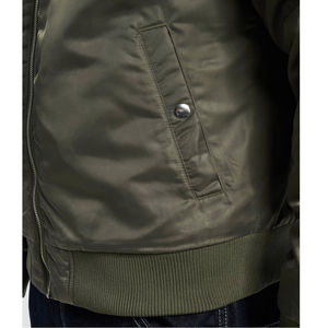 Chaqueta Bomber Personalizada para Hombre con Cuello Alto, Tela de Lona, Logotipo Frontal, Invierno, Alta Calidad, Hecha en Pakistán - Product Image 4