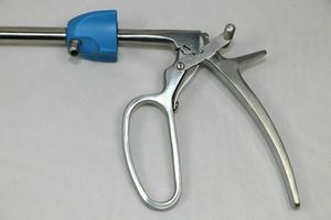 Aplique de abrazadera <span class=keywords><strong>Bulldog</strong></span> de acero inoxidable laparoscópico aprobado por la CE, 6 Clips desmontables, instrumentos quirúrgicos reutilizables de 10mm x 330mm