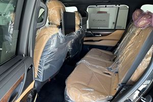 Lexus LX 600 2023 de Lujo, Gasolina, Bajo Kilometraje - Product Image 5