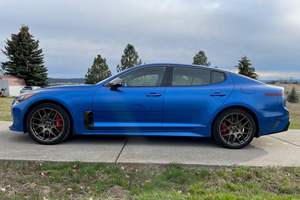 Kia Stinger <span class=keywords><strong>GT1</strong></span> AWD <span class=keywords><strong>2022</strong></span> d'occasion, 368 ch, V6 biturbo, bleu micro, peu modifiée - Product Image 3