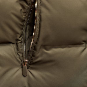 Gilet matelassé à capuche personnalisé et tendance pour temps froid, gilet matelassé de haute qualité respirant et de qualité supérieure pour hommes - Product Image 4