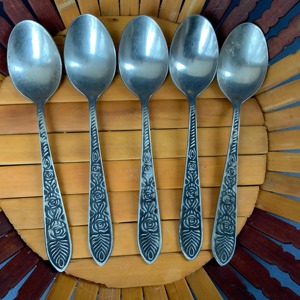 Cuchara con acabado plateado con patrón Floral Vintage, cuchara de té clásica elegante de acero inoxidable, perfecta para uso en cocina y comedor - Product Image 2