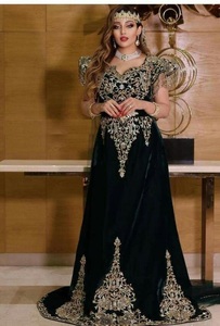 TRABAJO EN EL HERMOSO VESTIDO CAFTÁN DE TERCIOPELO NEGRO CON CUENTAS DE CRISTAL EMBELLECEDADAS, PIEDRA, SECUENCIA, TRABAJO DE DABKA @ 2024 - Product Image 2