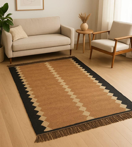 Alfombra de yute hecha a mano con patrón geométrico en diagonal y flecos, colores negro/natural para una decoración moderna a precios al por mayor. - Product Image 1