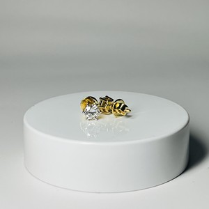 Clous d'oreilles minimalistes unisexes en or jaune 9 carats avec diamants de laboratoire certifiés VS1 pureté 4.0 carats taille brillant pour mariage et fiançailles - Product Image 1