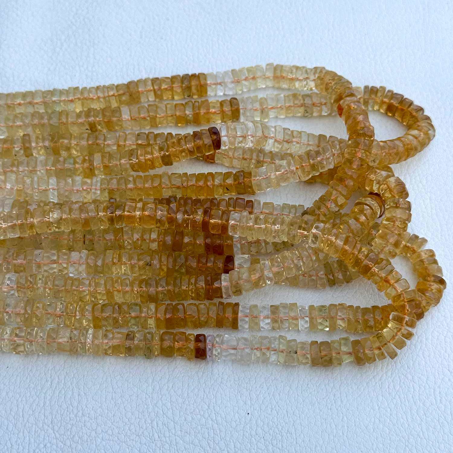 สีเหลือง