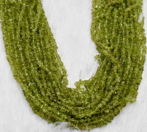 Peridoto de forma irregular natural, color verde, cuentas sin cortar, venta al por mayor a granel para la fabricación de joyas - Product Image 3