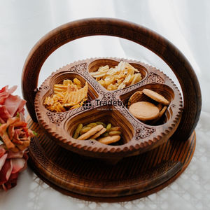 Panier à fruits secs en bois artisanal, panier de service pour collations en bois naturel pour la décoration de la maison Tradebyd - Product Image 1