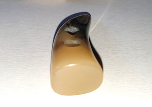 กระดุมกลมทำมือจากเขาสัตว์ธรรมชาติ ทนทาน สวยงาม ทันสมัย สำหรับเสื้อโค้ท เป็นมิตรกับสิ่งแวดล้อม งานฝีมือโดย SANIYA - Product Image 3