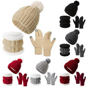 Ensemble de bonnets tricotés d'hiver 3 pièces | Bonnet chaud avec gants à écran tactile et cache-cou pour hommes et femmes - Product Image 2