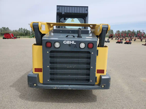 Chargeuse compacte sur pneus diesel Gehl V330 jaune, composant moteur essentiel, neuf, faible nombre d'heures, 2026 GEHL R105 R190 VT230 V400 V330 - Product Image 4