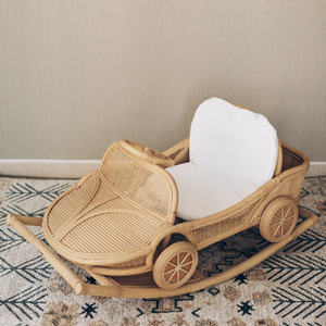 Paseo para niños en coche de juguete hermosos coches mecedores de ratán hechos a mano para niños hechos en Vietnam - Product Image 3