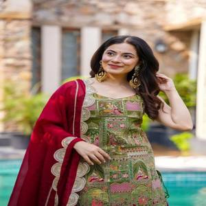 VASTRA COTTAGE Lehenga Choli de Georgette Pura con Blusa con Borde de Encaje y Dupatta Bordada, Ropa Étnica de Diseño para Mujer - Product Image 2