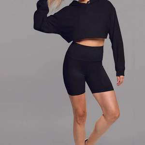 Sudadera Corta con Capucha para Mujer, Logotipo Personalizado al por Mayor, Top Corto Lavado, Sudadera Corta de Algodón, Talla Grande, OEM/ODM - Product Image 2