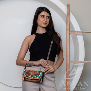 Grande pochette en cuir usiné à la main pour femmes sac à bandoulière Style occidental Boho Chic sac Western marron sac en cuir cadeaux de fête des mères - Product Image 1