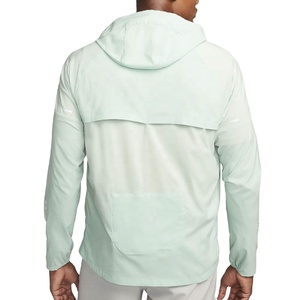 Chaqueta cortavientos al por mayor para hombre, ligera, transpirable, de secado rápido, con logotipo personalizado, a prueba de viento, para exteriores. - Product Image 4