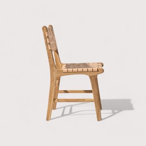 เก้าอี้ไม้สักลายป่าไม้หรูหราพร้อมเบาะหนังด้านหลังเก้าอี้ไม้ทำมือสำหรับห้องรับประทานอาหารและเฟอร์นิเจอร์กลางแจ้ง - Product Image 6