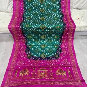 Sari Bandhani de Seda Gaji Pura Original VASTRA COTTAGE con Bordado y Diseño Bandhe Hecho a Mano, Ropa Tradicional Étnica para Mujer - Product Image 5