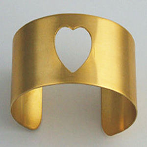 กำไลข้อมือทองเหลืองโบราณลายดอกไม้สีเขียววอชิงตัน1940s เครื่องประดับแวมไพร์ทรงสี่เหลี่ยมผืนผ้าสไตล์อเมริกันเครื่องประดับคริสต์มาส - Product Image 2