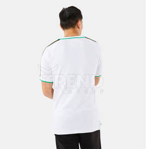 เสื้อยืดแขนสั้นผู้ชายคุณภาพสูง เนื้อผ้านุ่มสบาย ผลิตจากใยฝ้ายผสมใยไผ่ แห้งเร็ว ระบายอากาศดี รับสกรีนโลโก้ สีพื้น - Product Image 4