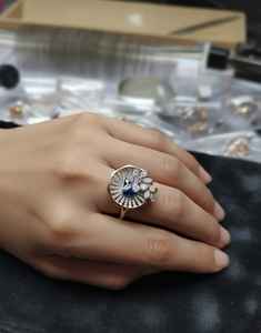 แหวนดีไซน์ยอดนิยมและไม่ซ้ำใคร ประดับเพชรโมอิสซาไนต์ พร้อมพลอยสีม่วง - Product Image 2