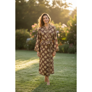Robe de plage vintage chic bohème pour femme en soie de sari recyclée, idéale pour les tenues de villégiature, kimono Gypsy House pour la détente et les tenues de bain. - Product Image 1