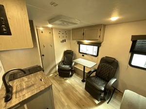 Autocaravana Coachmen C-L-I-P-P-E-R 18FQ 2024 USADA EN EXCELENTES CONDICIONES, LISTA PARA LA VENTA - Product Image 4