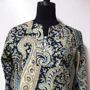 Kurti long et droit avec manches 3/4 pour l'été, noir, imprimé paisley et fleurs - Product Image 1