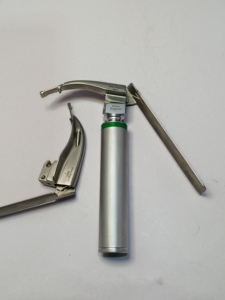 HASNI SURGICAL IH-09 Set de Laringoscopio Manual de Fibra Óptica Premium McCoy con Hojas Articuladas de Acero Inoxidable para Emergencias en las Vías Respiratorias - Product Image 5