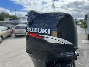 Moteur hors-bord d'occasion 140 CV, faible nombre d'heures d'utilisation, état d'origine. - Product Image 3