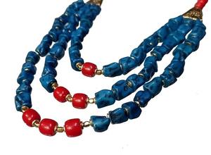 "Elegante collar de cuentas de tres líneas para cada ocasión" "Fusión de resina y cuentas: Collar de mujer hecho a mano" - Product Image 4