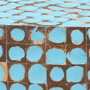 Mosaico de coco de fábrica de alta calidad de mesa auxiliar de madera real blanca de estilo bohemio hecho a mano en Vietnam - Product Image 3