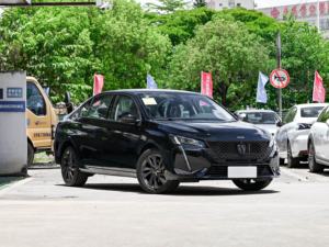 Sedán Usado de Alta Calidad 2024, Automático, Volante a la Izquierda, Interior de Cuero, Tracción Delantera, Motor Turbo, Techo Panorámico, Precio Bajo al por Mayor - Product Image 3