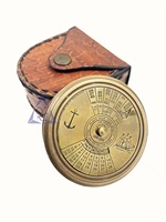 Boussole Nautique en Laiton avec Étui en Cuir, Cadran Analogique Multifonctionnel, Outil de Navigation pour la Randonnée en Plein Air, Style Luxe Portable