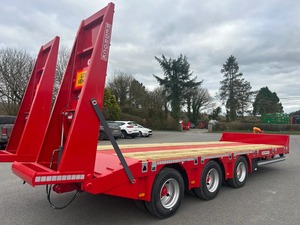 Redrock 24T Tri Axle Lowloader 23ft Flat/2ft Beaver & 8ft Rampas 235/75/17. Remolque agrícola de 5 ruedas para 24T Tri Axle Lowloader - Product Image 5