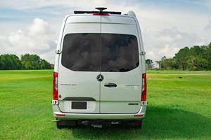 Sprinter 3500XD American Coach Patriot 2022 ~11,900 Millas, Turbodiésel V6, Conversión de Camioneta de Lujo - Product Image 3