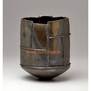 Nouveaux vases et pots à fleurs modernes et élégants en laiton et aluminium faits à la main dernière conception de vases et pots à fleurs fantaisie uniques faits à la main - Product Image 3