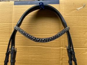 Bride anatomique de dressage de cheval en cuir verni de qualité supérieure avec équipement de cheval en strass - Product Image 4