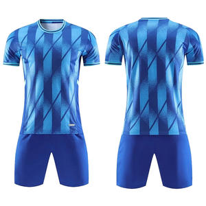 Proveedor de Uniformes de Fútbol OEM, Conjunto de Camiseta y Pantalones Cortos de Alto Rendimiento, Transpirable, de Secado Rápido y Ligero, con Impresión de Logotipo Personalizado - Product Image 3