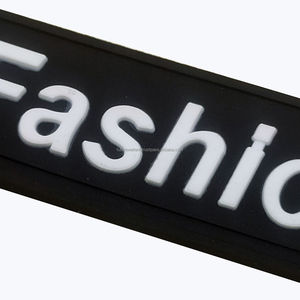 ป้ายยางแฟชั่นแบบกำหนดเองสำหรับป้ายเสื้อผ้าพร้อมข้อความแฟชั่นสำหรับเสื้อผ้าแผ่นยางแฟชั่นสำหรับป้ายติดหมวก - Product Image 5