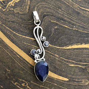 Pendentif breloque artisanal de créateur avec incrustation de lapis-lazuli et améthyste en or rose, serti clos, plaqué rhodium, style religieux, motif numérique - Product Image 1