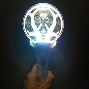 แท่งไฟคอนเสิร์ตเคป๊อปพร้อมตัวควบคุม DMX 15 สี ปรับแต่งได้ ใช้สำหรับงานรับปริญญา รอมฎอน ดิวาลี ใช้แบตเตอรี่ - Product Image 2