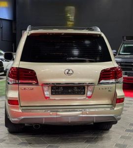 Lexus LX 570 d'occasion 2009 |   Modèle 2015 modifié, conduite à gauche, SUV 4x4, transmission automatique, essence |   Prêt à l'exportation - Product Image 6