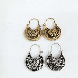 Vente en gros de boucles d'oreilles en métal de style bohème de meilleure qualité pour les femmes bijoux de mode pour l'exportation - Product Image 1