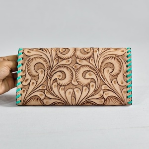 Nueva Llegada 2026: Cartera de Mano Corta Antirrobo para Mujer con Diseño Floral Tallado, 100% Cuero Genuino Impermeable - Product Image 2