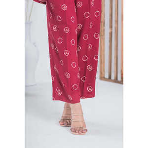 Ensemble coordonné 2 pièces en crêpe imprimé bordeaux pour femme - Tenue décontractée avec short - Disponible en tailles XS, S, XL, XXL - Product Image 6