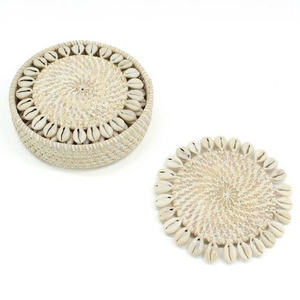 Sous-verres ronds en rotin avec coquillages, tapis à boissons naturels minimalistes pour la décoration de la maison scandinave moderne, pour le café, le thé, la protection du bureau - Product Image 3